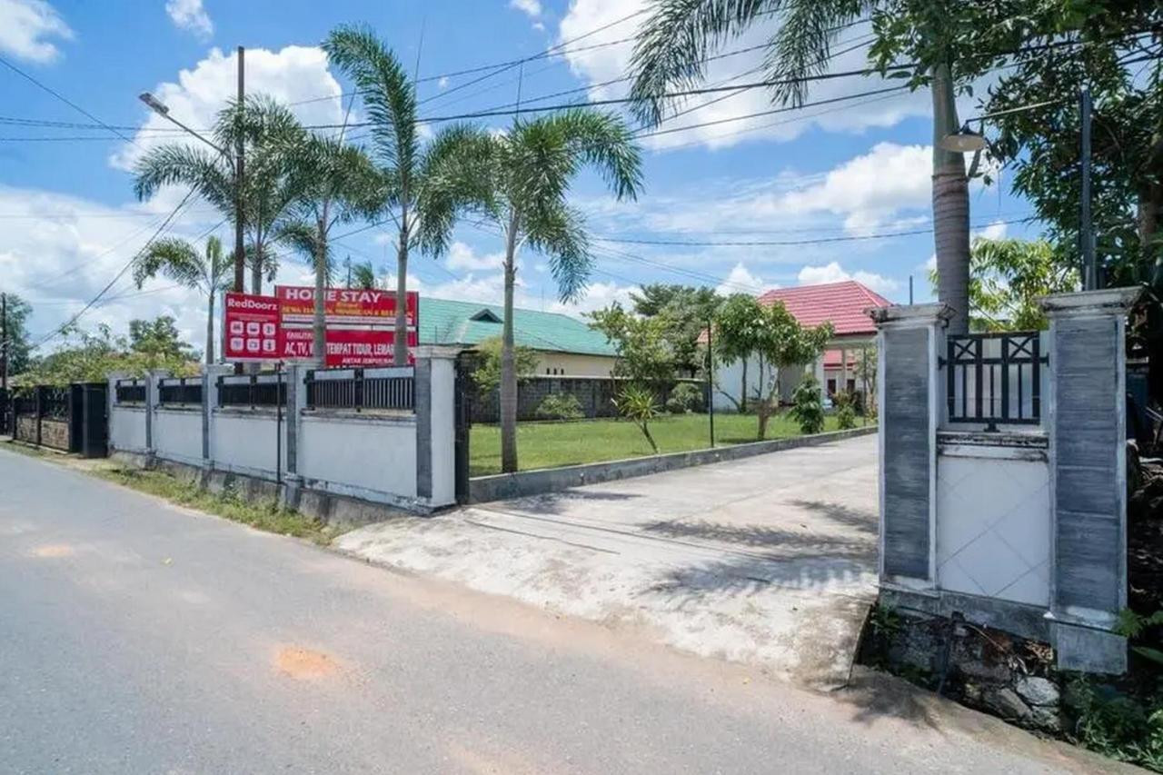 Reddoorz Syariah Near Syamsudin Noor Airport 4 Hotell Banjarbaru Eksteriør bilde